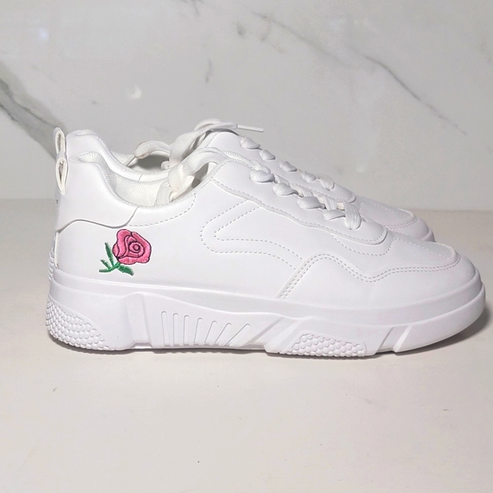 Women's white sneakers with embroidered Rose detail Size 8 -- NIB